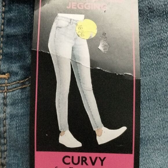 New without tags. No boundaries" woman's jeans - Picture 7 of 10